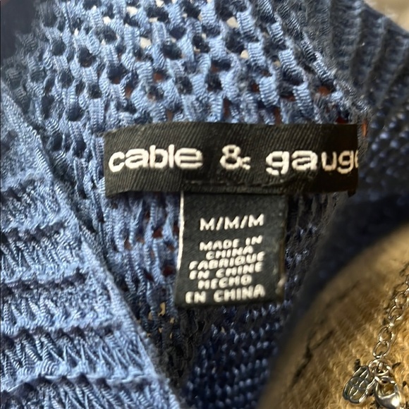 Cable & Gauge Women's Sleeveless Sweater - Picture 6 of 7